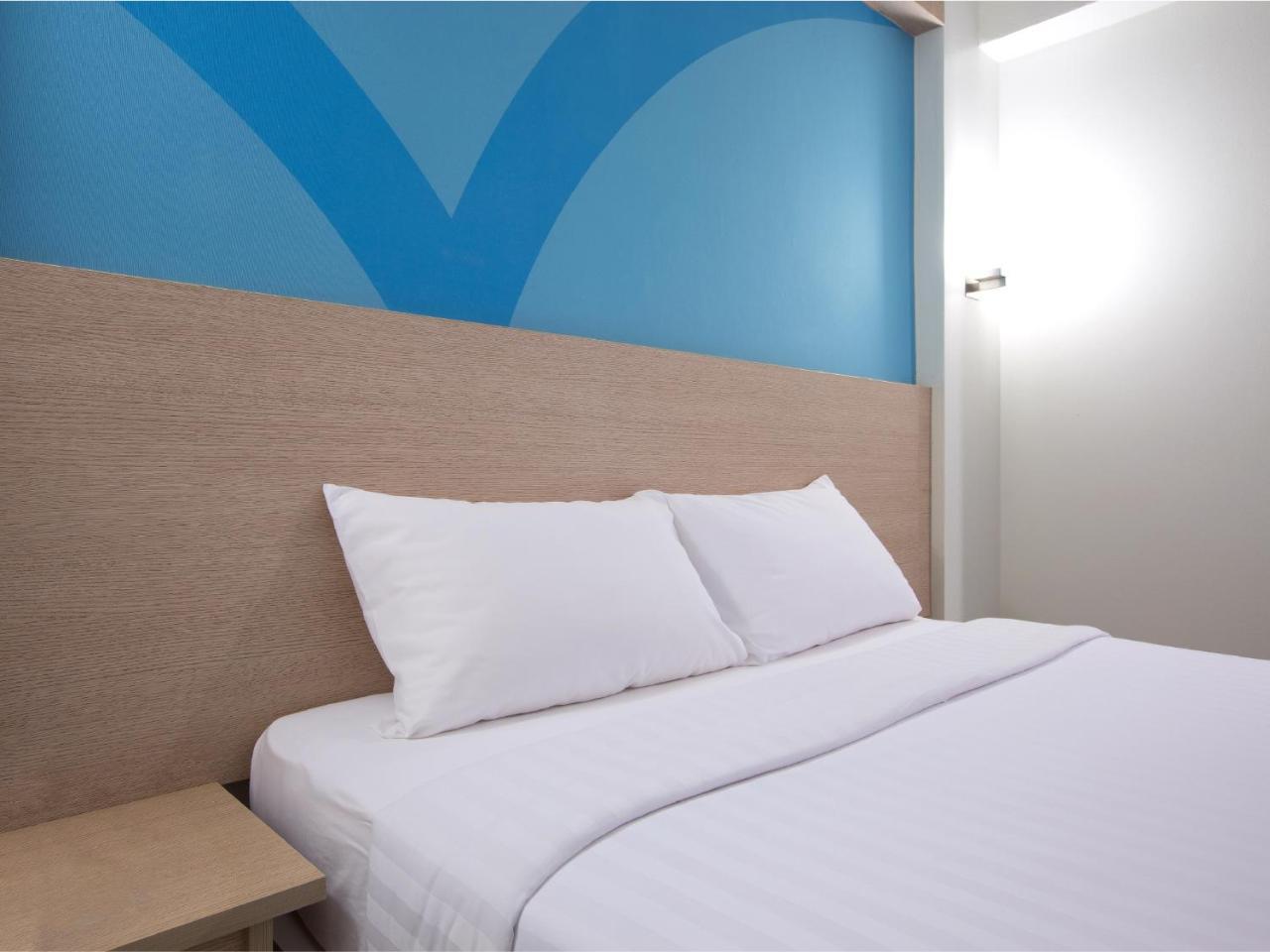 Hop Inn Hotel Tomas Morato Кесон-Сіті Екстер'єр фото